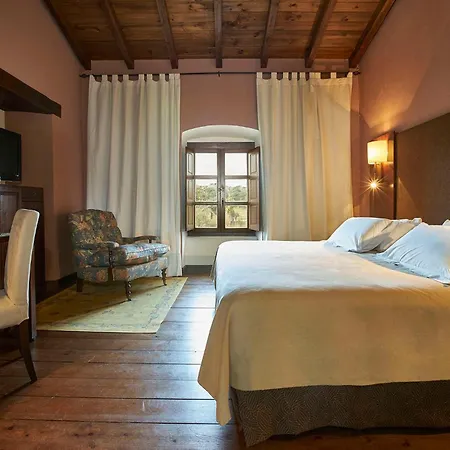 El Cortinal Hotel *