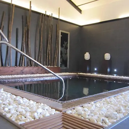 El Cortinal Hotel *