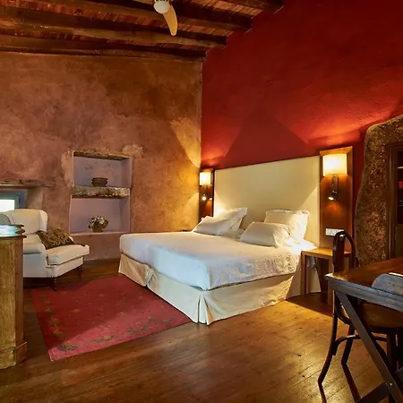 El Cortinal Hotel *
