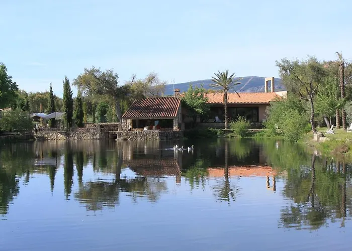 芬卡艾尔柯缇纳尔酒店 *